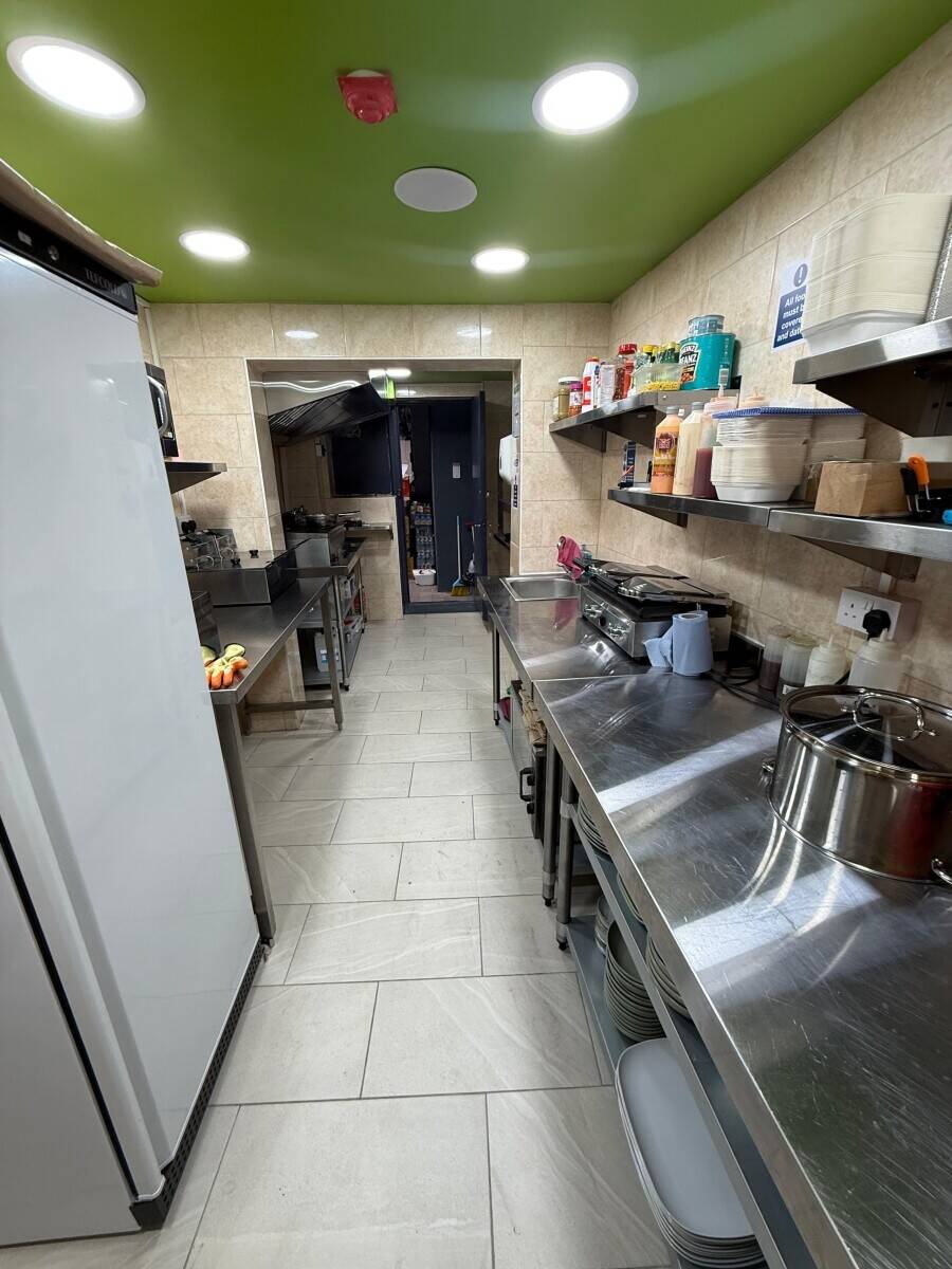 Stylish Modern Caf&eacute; Business For Sale near Brentwood Station- High footfall