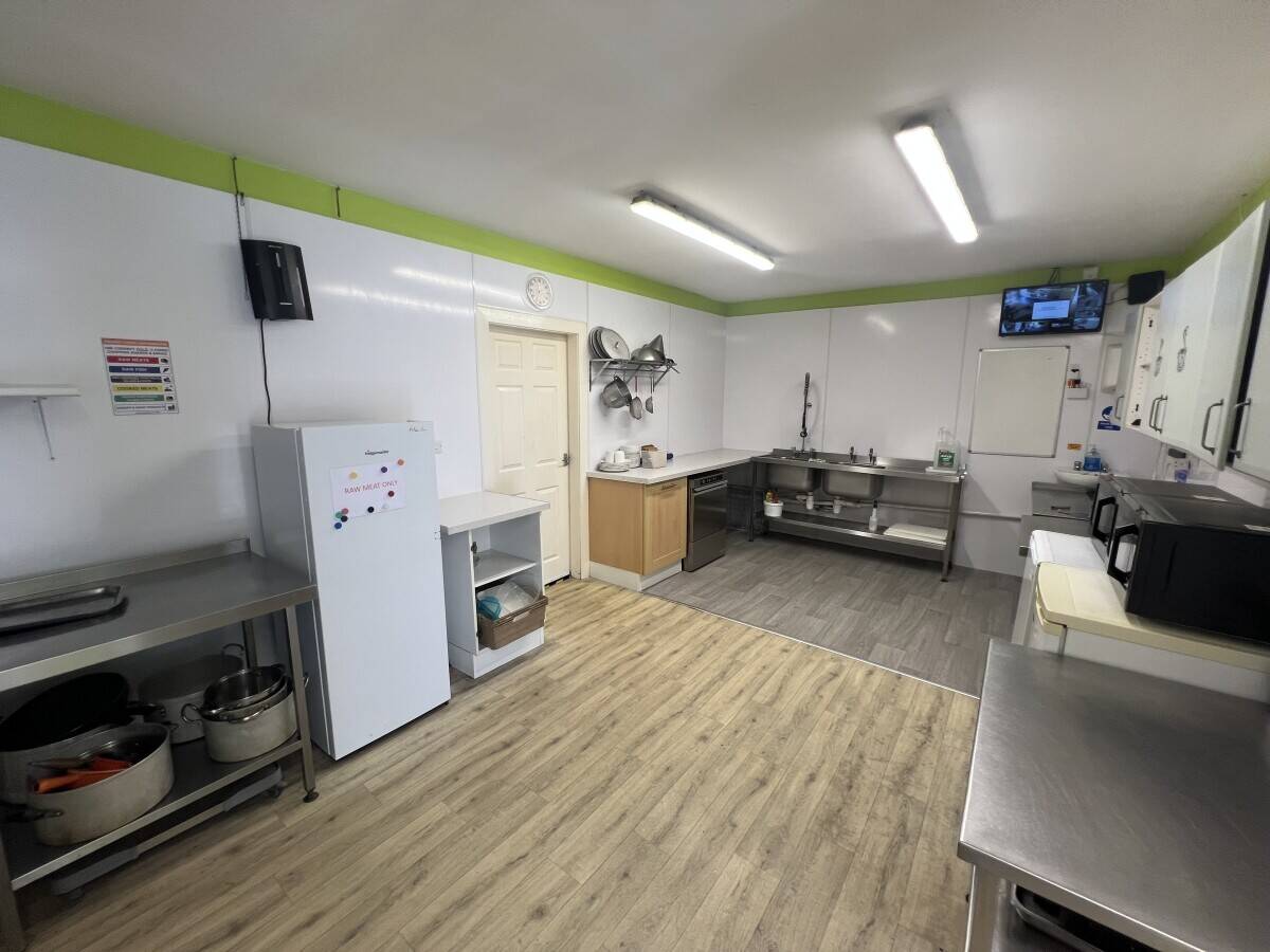 Well-presented Freehold Vacant Hot Food Unit with Investment property, Grangemouth (ref 1822) Photo 6