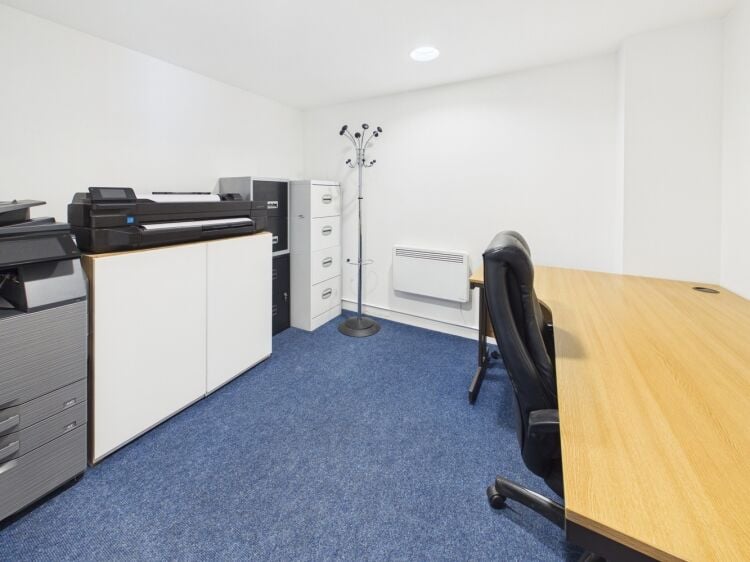 Bright, modern office space in prime Elgin location