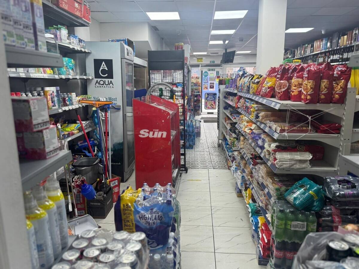 OFF LICENCE LEASE FOR SALE IN PRIME LOCATION IN HARROW WITH HIGH POTENTIAL TO INCREASE SALE.