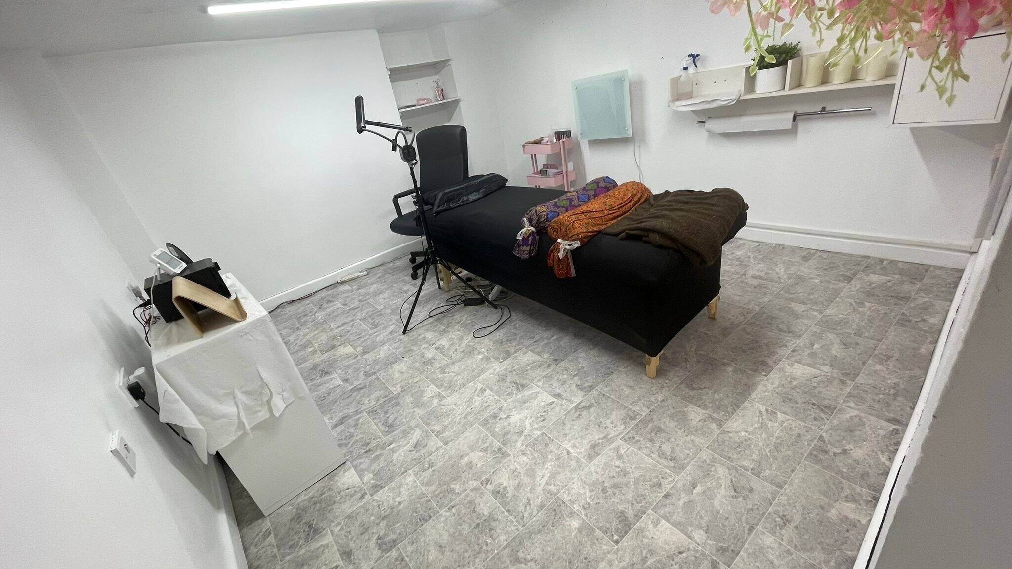 Nails & beauty Salon for sale