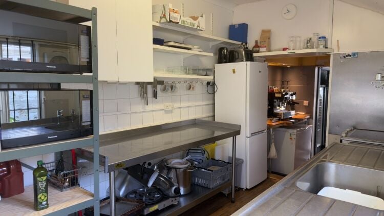 SANDWICH BAR/FOOD TO GO plus OUTSIDE CATERING with ACCOMMODATION