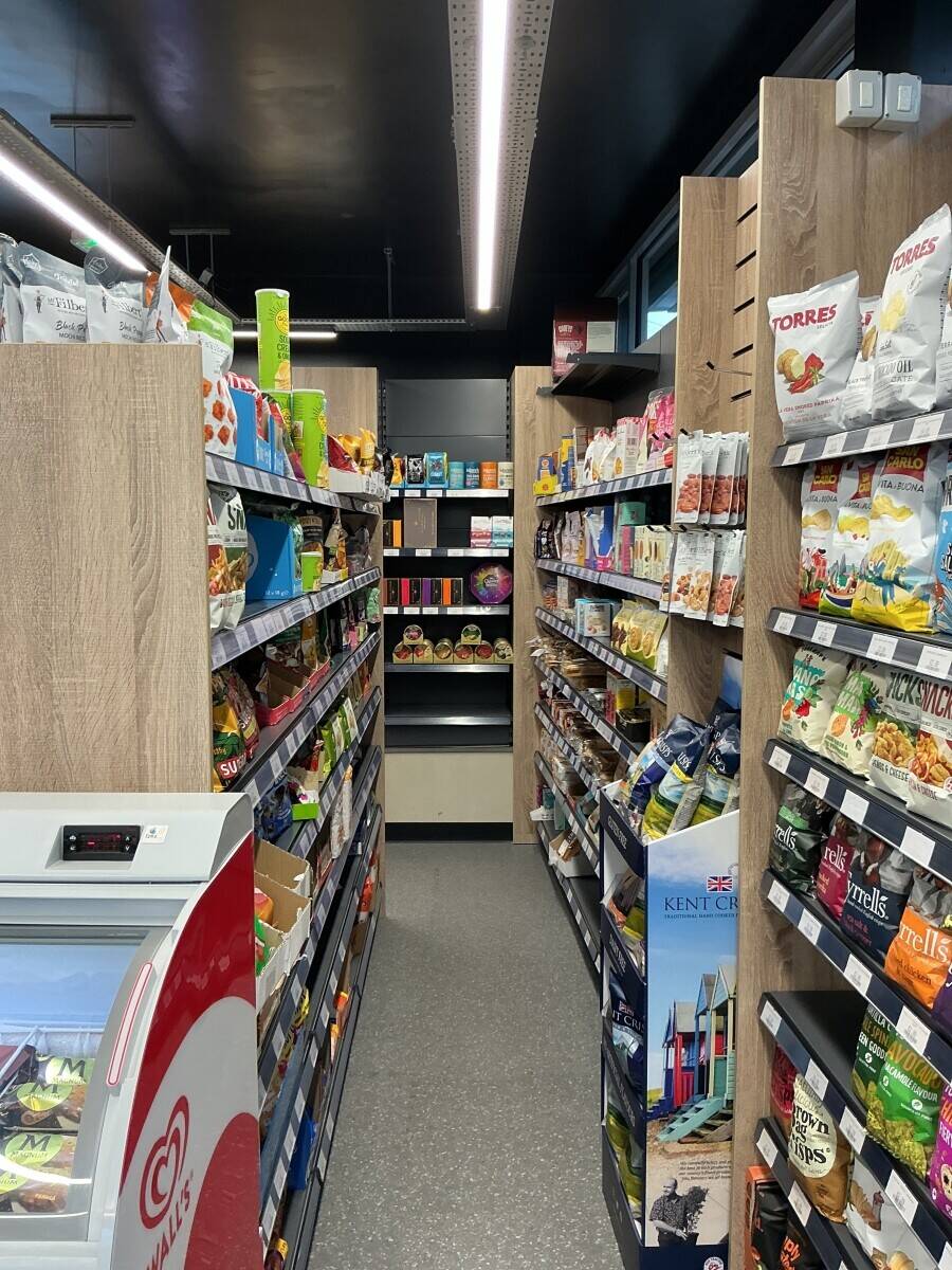 Whole foods / off licence in Clapham Photo 6