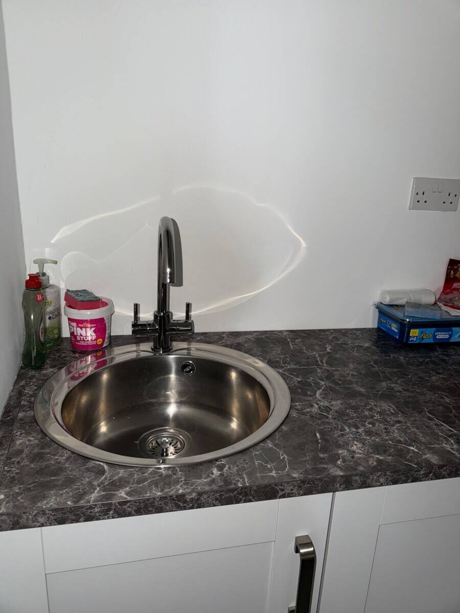 Wellness Clinic for sale in South woodford Photo 6