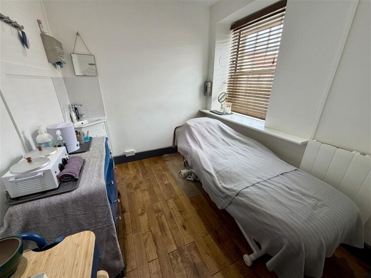 Vacant Unit For Sale in Doncaster Photo 6