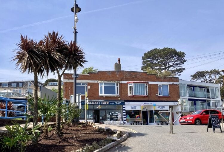 FISH & CHIP TAKEAWAY/RESTAURANT/CAFÉ & ICE CREAM PARLOUR with ALCOHOL LICENCE Photo 6