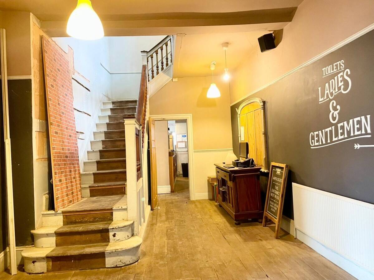 YORKSHIRE COAST - FIVE STOREY BAR & RESTAURANT WITH 11 APARTMENTS