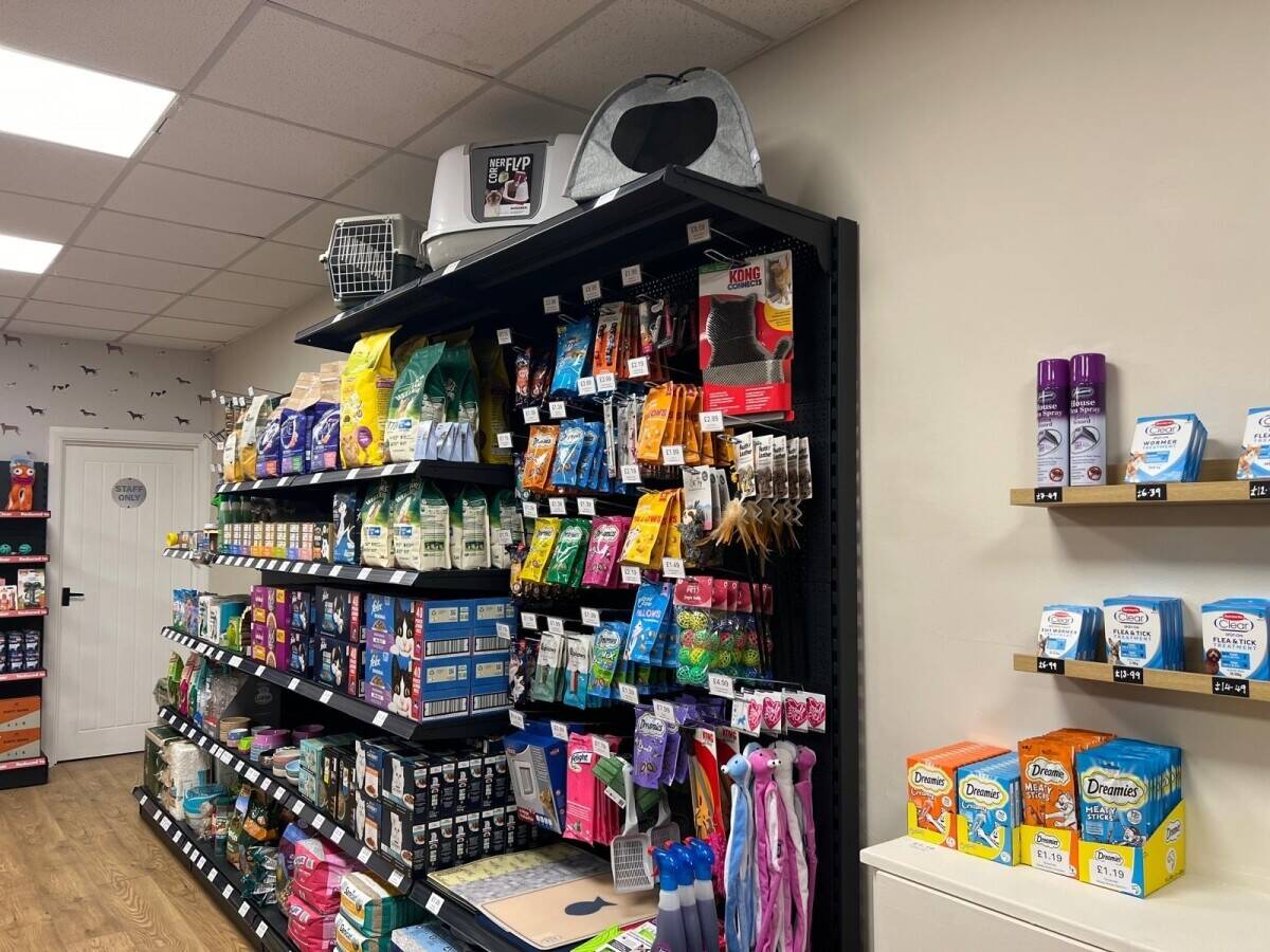 Local pet supplies shop with loyal repeat custom Photo 7