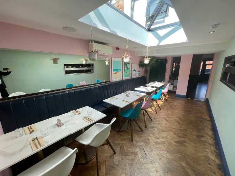 Superbly Presented Town Centre Restaurant Photo 6