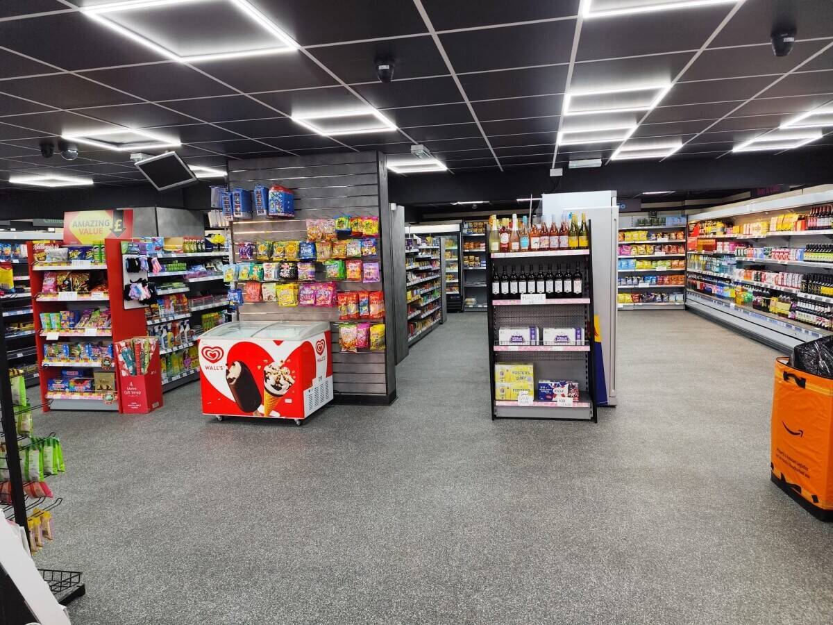 Off licence for sale in isle of wight leave your number on enquiry soap i can call you