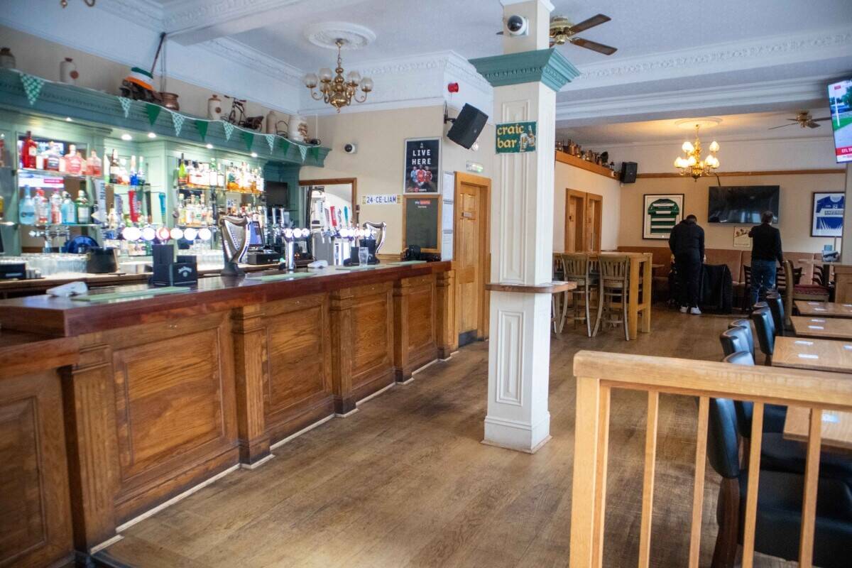 LONDON - PROMINENT FREEHOLD PUB BY MAJOR STADIUM AND STATION
