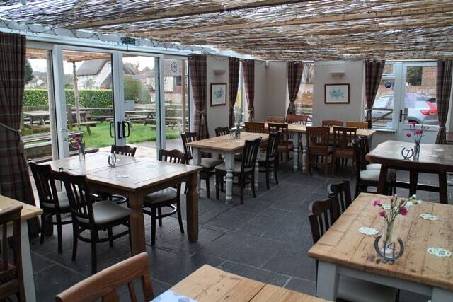 OXFORDSHIRE – VALE OF WHITE HORSE VILLAGE INN
