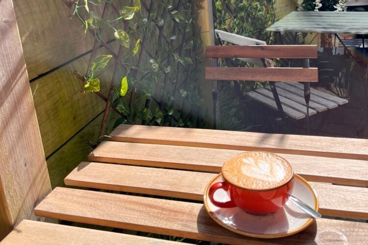 Established Licenced Cafe - Hale