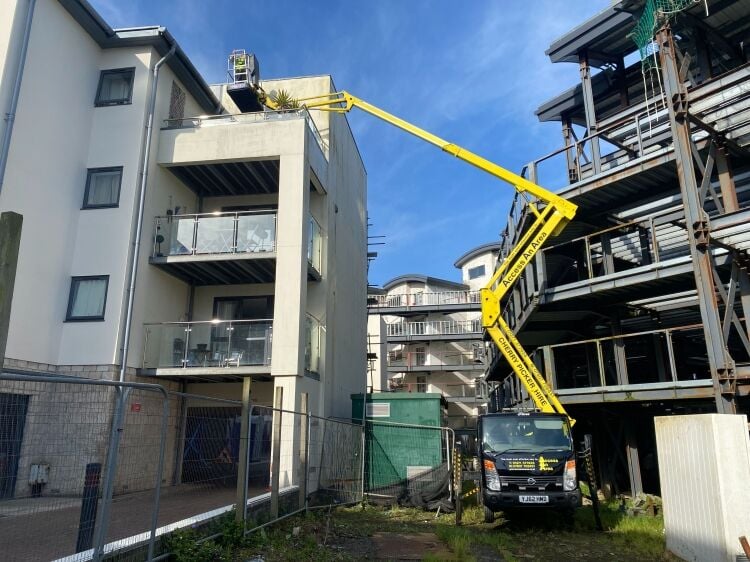MOBILE ELEVATED WORK PLATFORM (CHERRY PICKER) HIRE