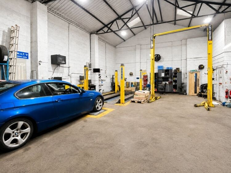 Leasehold MOT Testing Station, Service & Tyre Centre, Located in Nottingham Photo 6