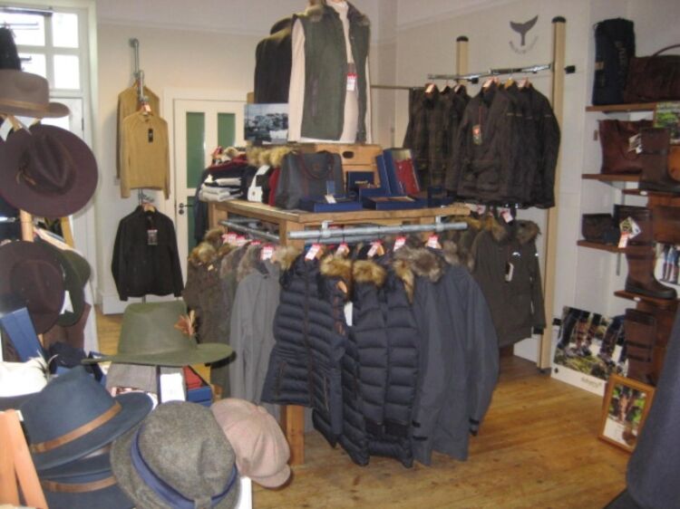 Leasehold Coastal & Country Clothing Retailer Located In Falmouth Photo 6