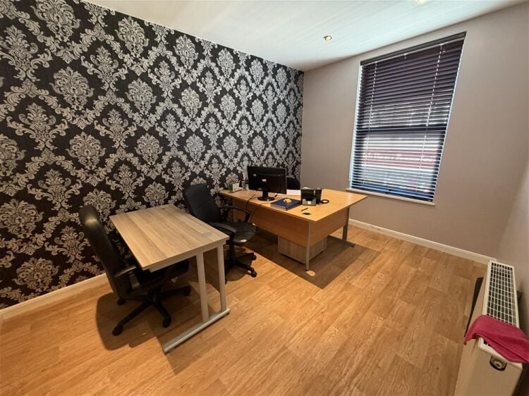 Vacant Unit For Sale in Castleford Photo 6