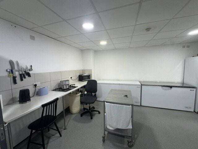 Leasehold Fish & Chip Takeaway Located In Smith’s Wood, Birmingham Photo 6
