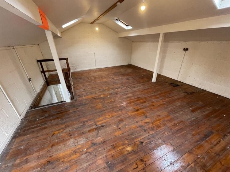 Town Centre Store/Workshop To Let For Sale in Newton Abbot Photo 6