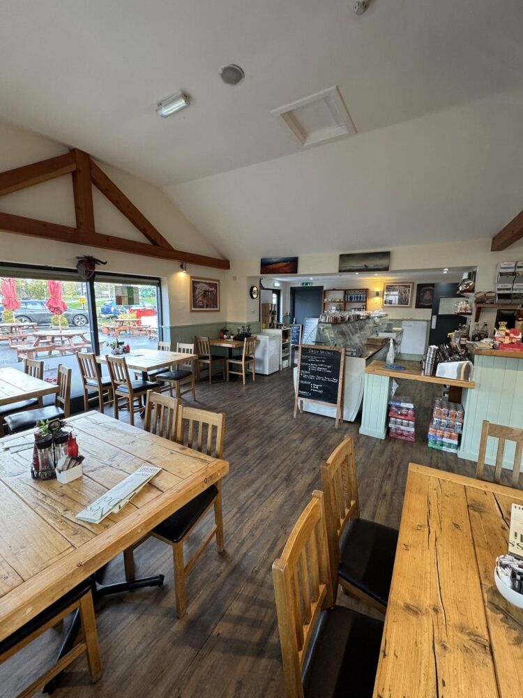 Freehold café/coffee shop in the heart of the Loch Ness tourist village Photo 6
