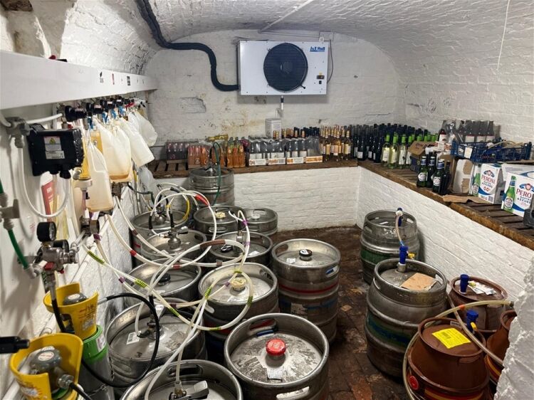 Licenced Trade, Pubs & Clubs For Sale in Burton-on-Trent Photo 6