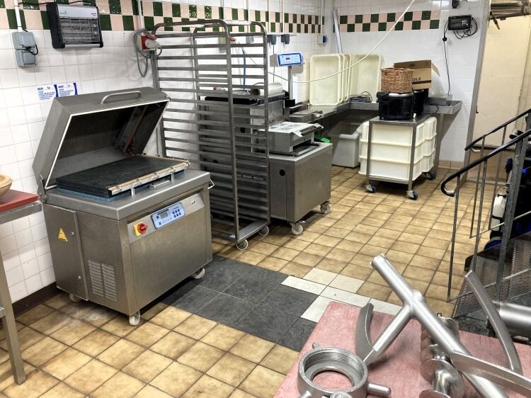 VERSATILE EMPTY HIGH STREET PREMISES