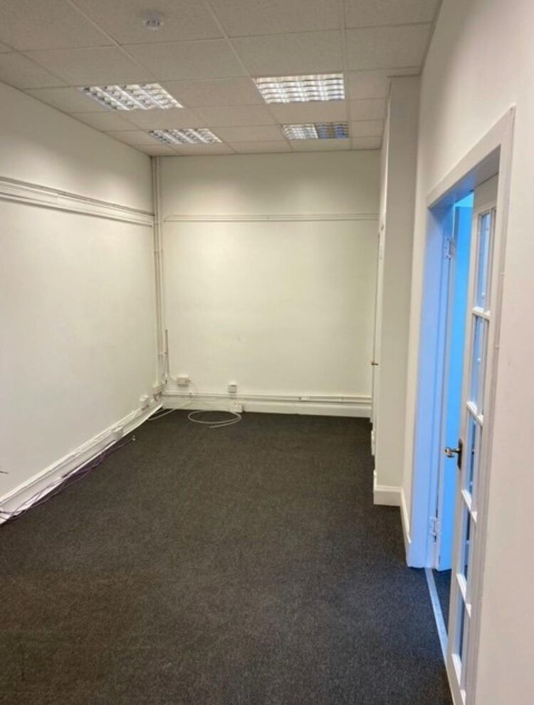 Office, Beauty, Space for Rent