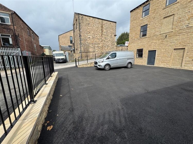 Vacant Unit For Sale in Mirfield