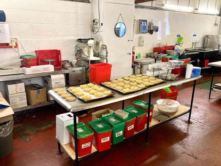 NICHE WHOLESALE FOOD MANUFACTURING & DISTRIBUTION - CAKES, TRAY BAKES, SWEET PIES, & CHILLED DESSERTS