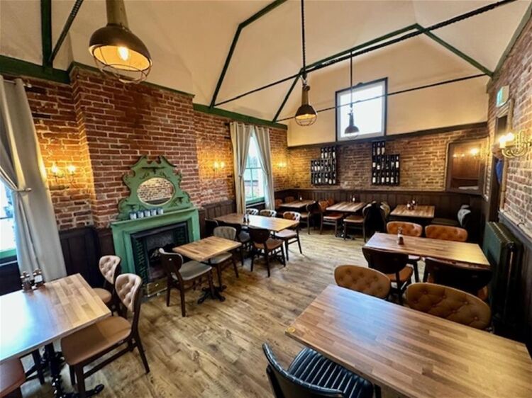 FREEHOLD GRADE II LISTED LIC. PUBLIC HOUSE & RESTAURANT Photo 6