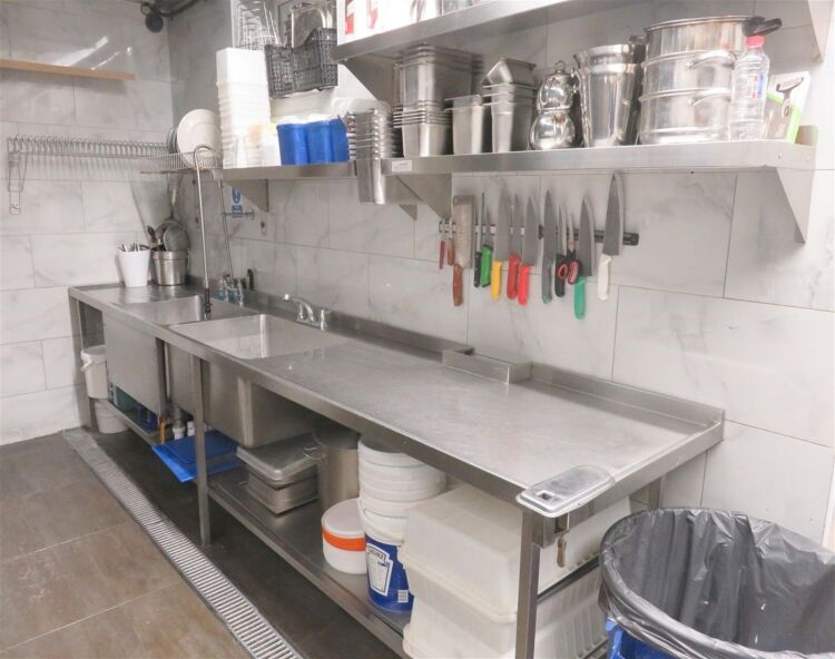 Spacious 60-cover licensed restaurant and takeaway, Hornchurch Photo 6