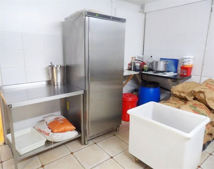 Staff-run fish & chip shop, affluent north Leeds suburb Photo 6