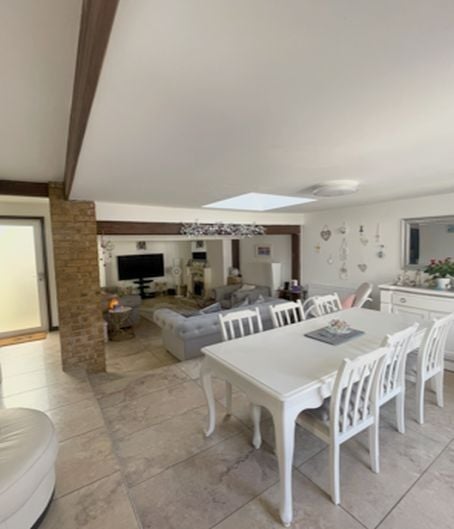 Freehold fish & shop with superior 4 bedroom family home, operating 18 hours weekly, in lovely historic Suffolk town.