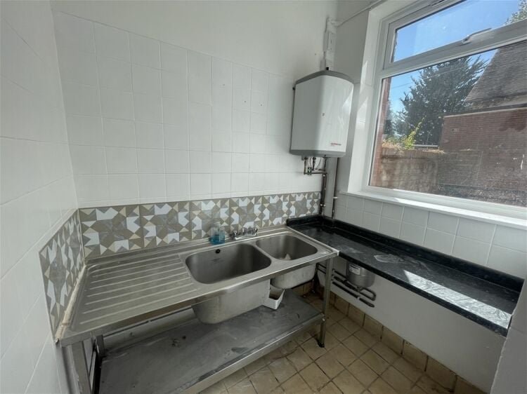 Versatile Retail Premises For Sale/ To let in Exmouth For Sale in Exmouth Photo 6