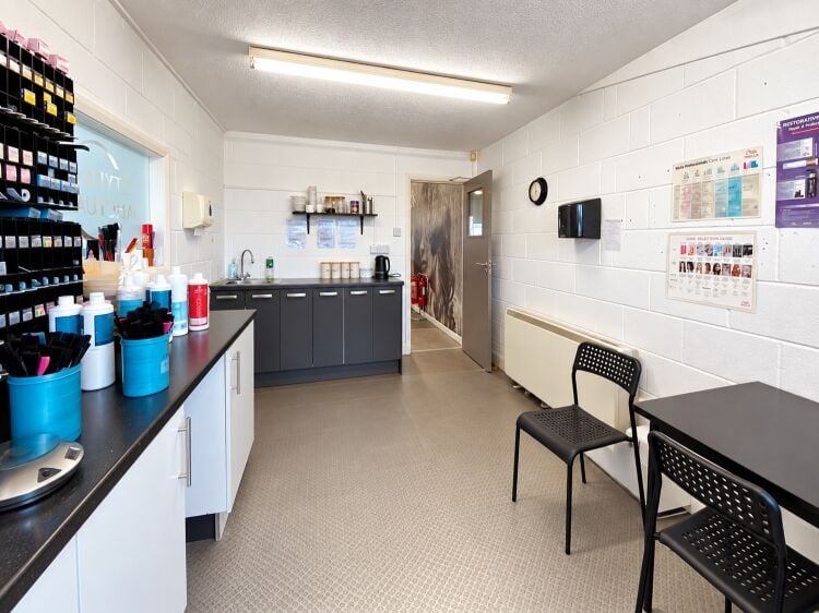 Versatile Commercial Premises To-Let  Located In Retford, Nottinghamshire Photo 6