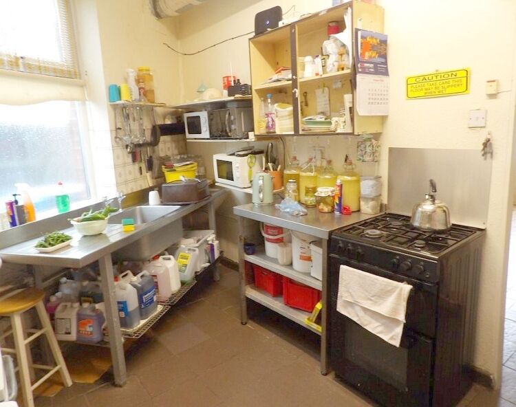 Freehold fish & chip takeaway, trading just 18.5 hours weekly, same family since 1964