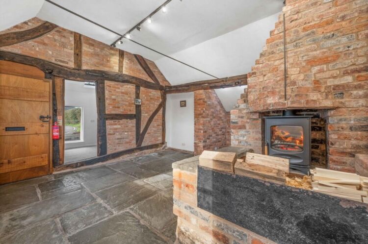 Charming Commercial Property To-Let Located In Claverdon
