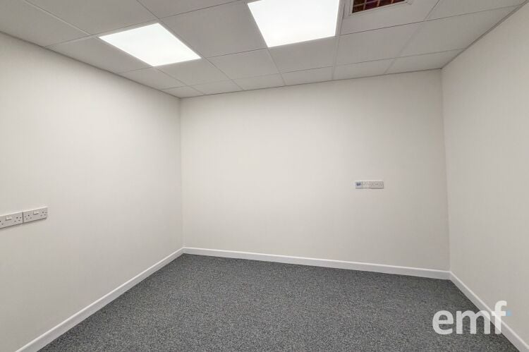 Freehold Commercial Investment Photo 6