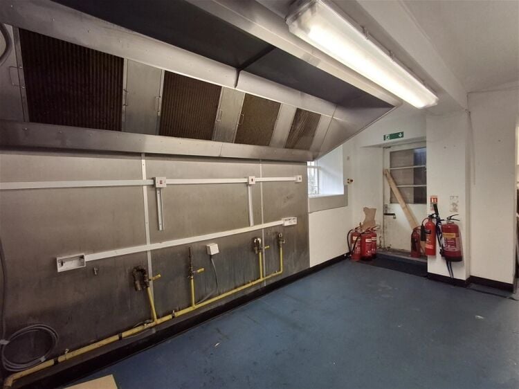 Licenced Trade, Pubs & Clubs For Sale in Chesterfield Photo 6