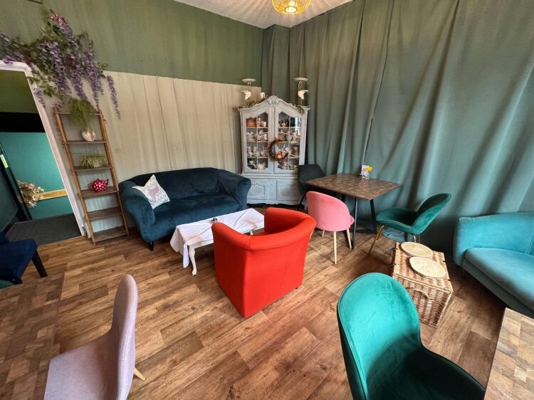 Prominent Town Centre Cafe