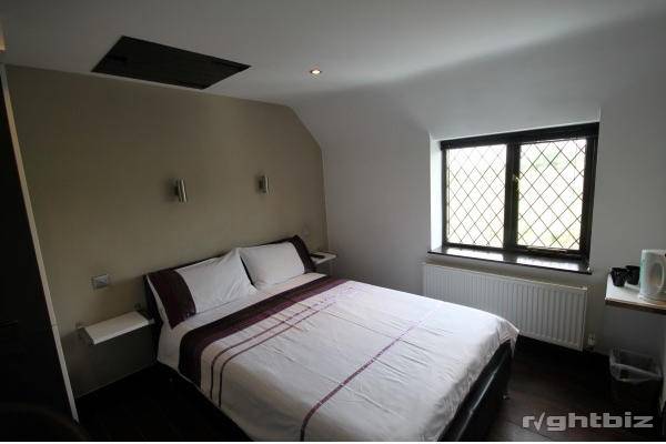 Attractively Priced Former Guest House, Near Bristol Airport Photo 7