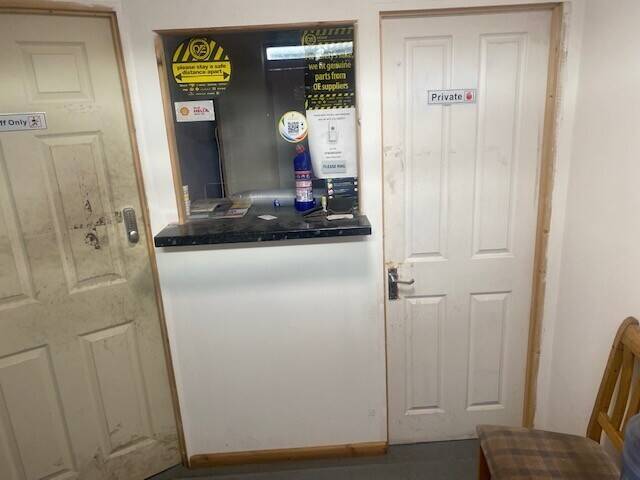 Vehicle mechanics and body repair centre for sale in Perivale Photo 7