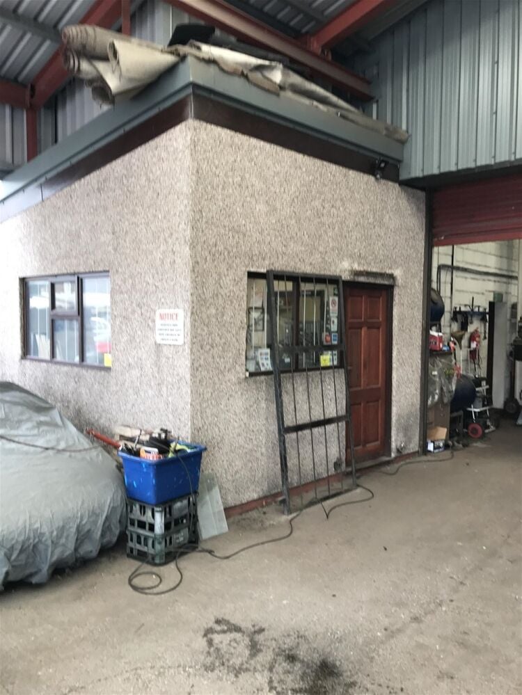 QUALITY USED AUTO SALES & VEHICLE REPAIRS CENTRE IN ROTHERHAM Photo 7