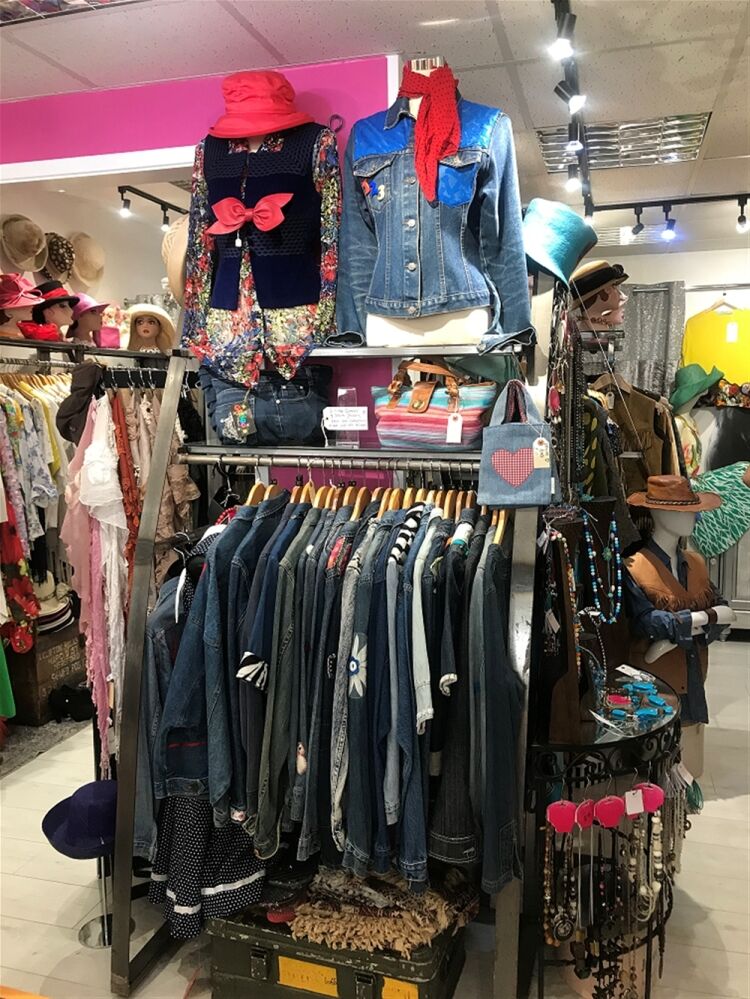TOWN CENTRE LADIES DESIGNER FASHIONS & ACCESSORIES EMPORIUM IN NORTH CORNWALL