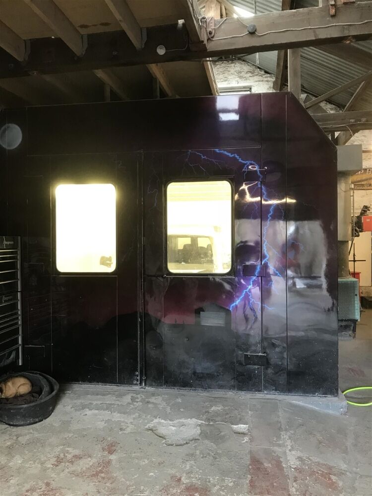 HIGHLY REGARDED AUTO BODY & PAINT RESTORATION & CUSTOMIZING CENTRE NEAR BOLTON
