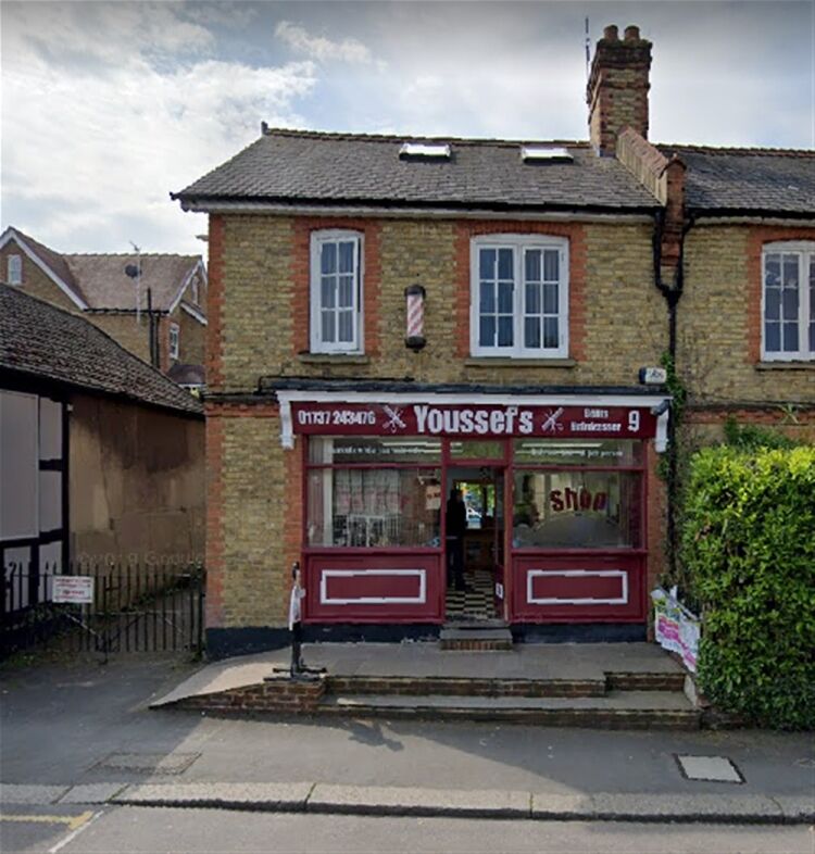 FREEHOLD OR LEASEHOLD GENTS HAIR SALON WITH PRIVATE APARTMENT IN REIGATE