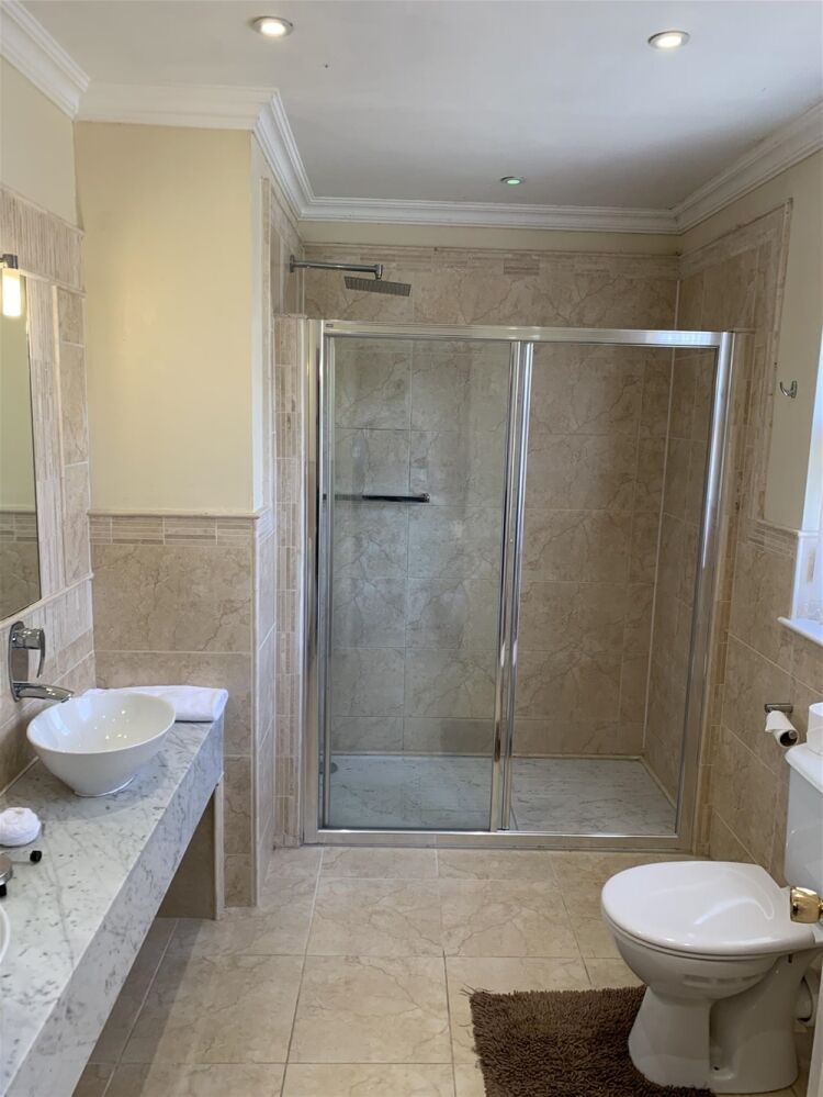 STUNNING FREEHOLD BED & BREAKFAST GUEST HOUSE IN STRATFORD UPON AVON Photo 7