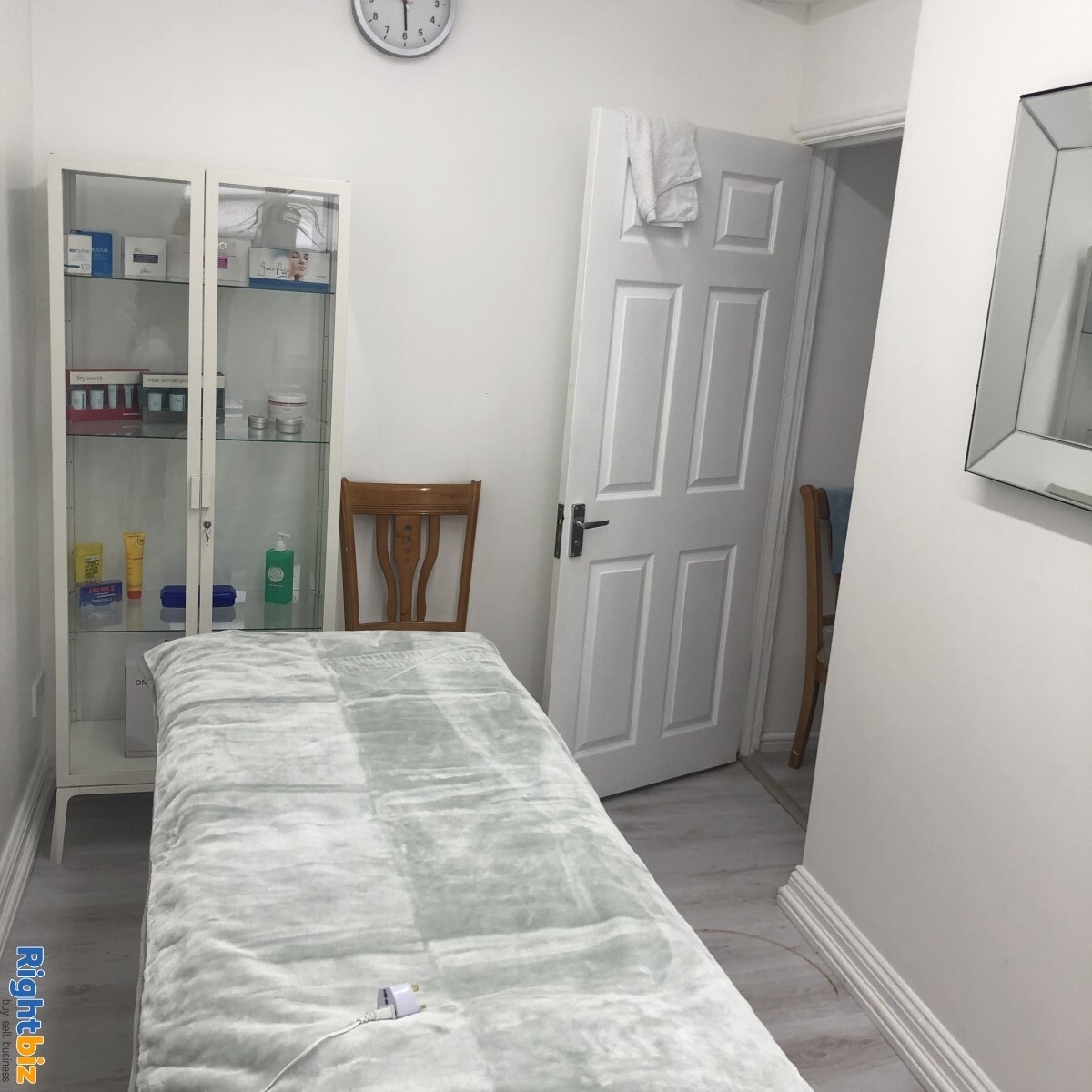 Beauty Salon for Sale in Edmonton London Photo 7