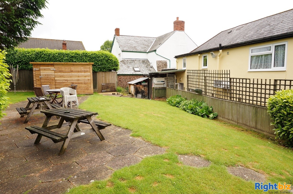 Substantial Detached Character Country Village Freehouse Photo 7