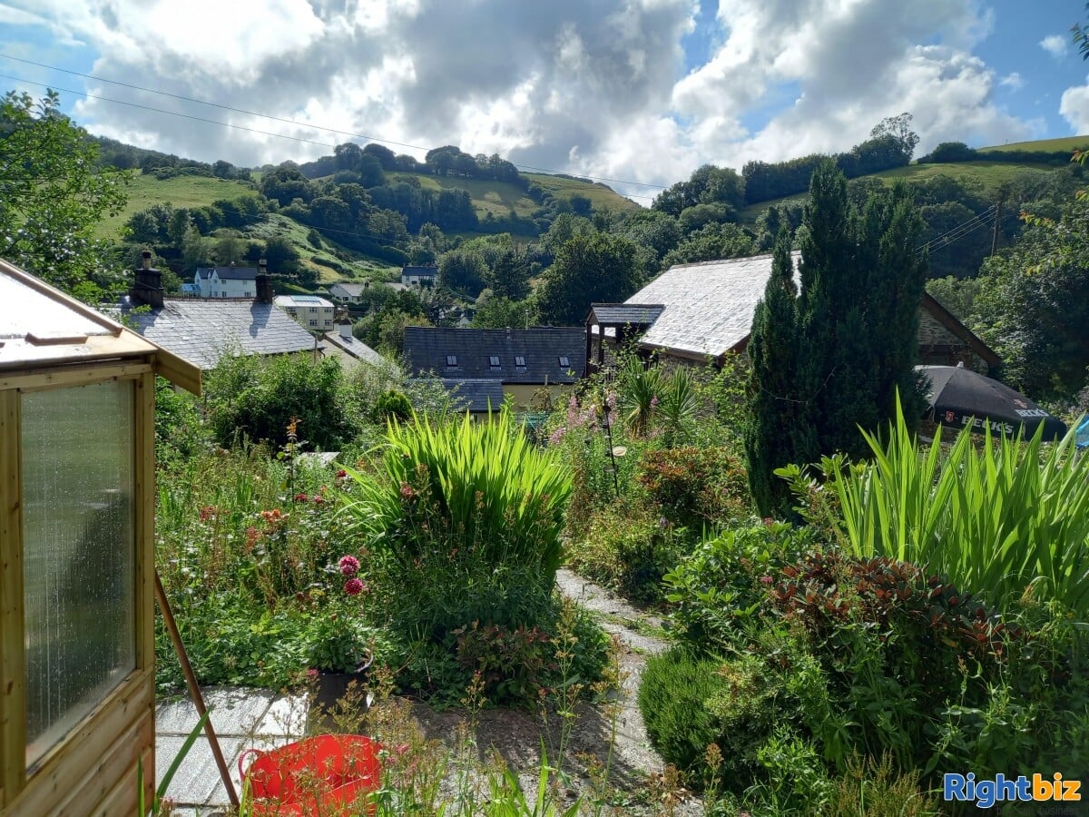 SOMERSET - EXMOOR NATIONAL PARK FREEHOUSE WITH HOLIDAY COTTAGE & BARN